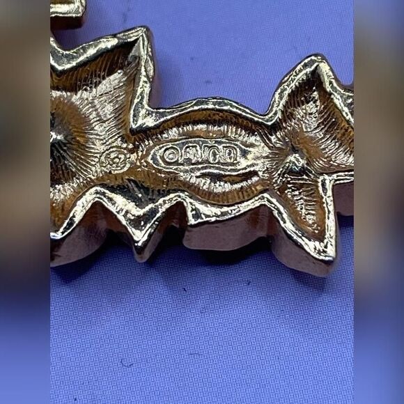 Avon Floral Hoop Earrings Red Enamel Gold Tone Rhinestone Pierced Holiday 1" - Picture 3 of 4